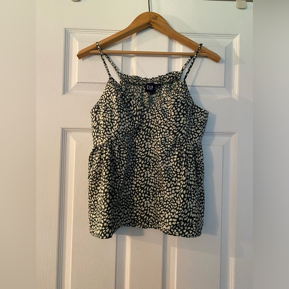 Old navy spaghetti strap top size M - Picture 3 of 6